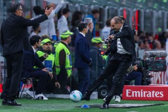 Allegri scalcia un pallone
