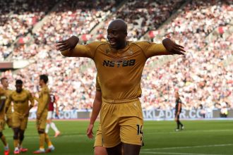 Mateta esulta con la maglia del Crystal Palace. Il francese torna nel mirino del Milan