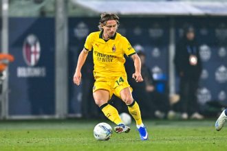Luka Modric conduce con la consueta classe il pallone nella sfida tra i rossoneri ed il Bologna. Amorim vuole tenerlo al Milan, è a un passo dal rinnovo