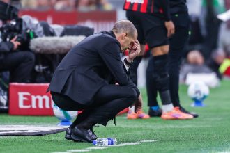 Massimiliano Allegri , allenatore del Milan. Rossoneri sconfitti dal Cagliari e fuori dalla Champions