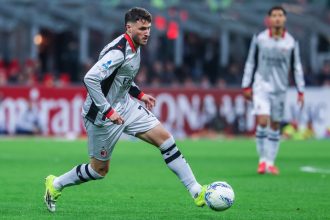 Santiago Gimenez, attaccante del Milan, al centro dell'interesse della Lazio