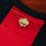 Il colletto della nuova maglia Home indossata dal Milan per la stagione 2026/2027 firmata Puma